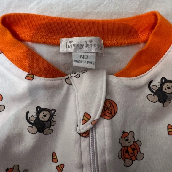 Kissy Kissy Halloween footie - Picture 3 of 3